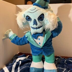 Disney 20.5" Haunted Mansion EZRA The Skeleton Hitchhiking Ghost Plush Greeter